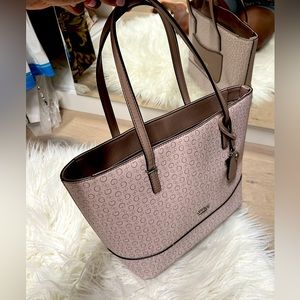 Guess Nude/Pink bag. Gently used